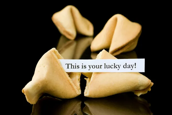 Fortune cookie: "Dit is uw gelukkige dag!" — Stockfoto