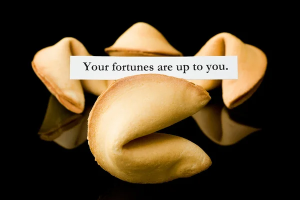 Fortune cookie: "uw fortunes zijn aan jou" — Stockfoto