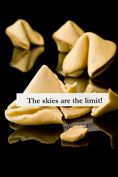 Fortune cookie: "obloha je limit" Stock Obrázky