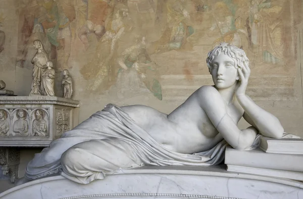 Скульптура "Красивая женщина" — стоковое фото