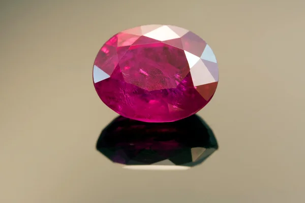 Natural Burmese Ruby With Inclusions — Stock Photo, Image