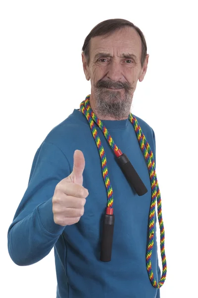 Oudere man met kleurrijke springtouw duim opdagen — Stockfoto