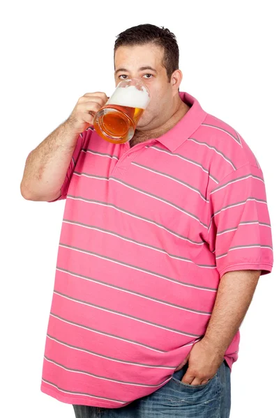 Tlustý muž pít sklenici piva — Stock fotografie