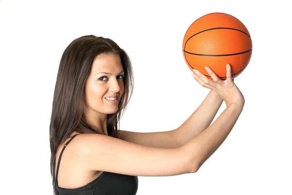 Atrakcyjny dziewczynka strzelanie koszykówki — Zdjęcie stockowe