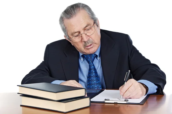 Mężczyzna seniorów pisania — Zdjęcie stockowe