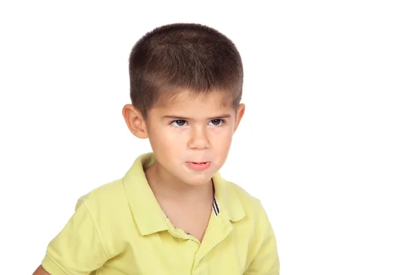 Schüchterner kleiner Junge mit gelbem T-Shirt — Stockfoto