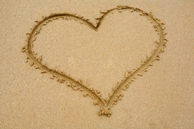 Kuma çizilmiş kalp