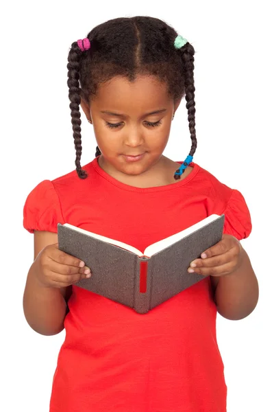Petite fille africaine lisant un livre — Photo