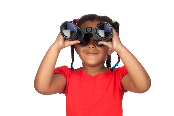 Niña africana mirando a través de prismáticos — Foto de Stock
