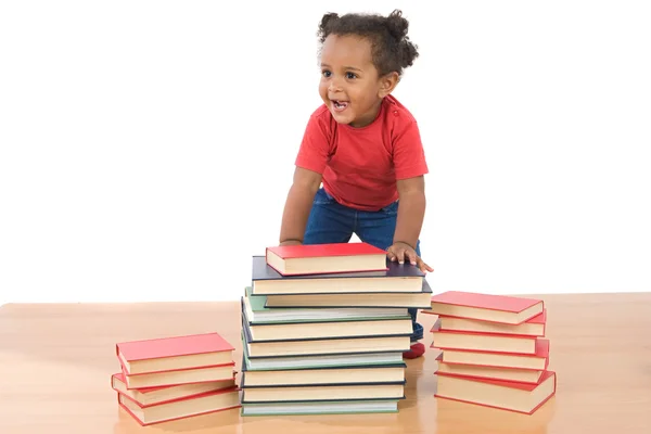 Adorable bébé africain avec de nombreux livres — Photo