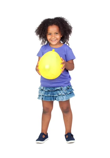 Adorável menina africana com balão amarelo — Fotografia de Stock