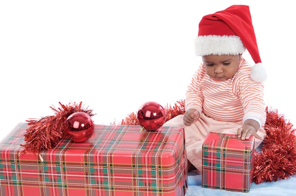 Noel hediyeleri ile kız bebek — Stok fotoğraf