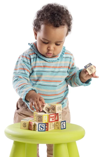 Menina brincando com pequenas peças — Fotografia de Stock