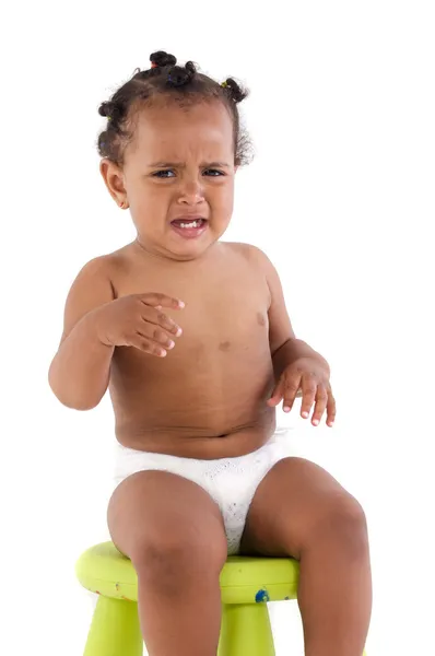 愛らしいアフリカ赤ちゃんかんしゃくを泣いています。 — ストック写真
