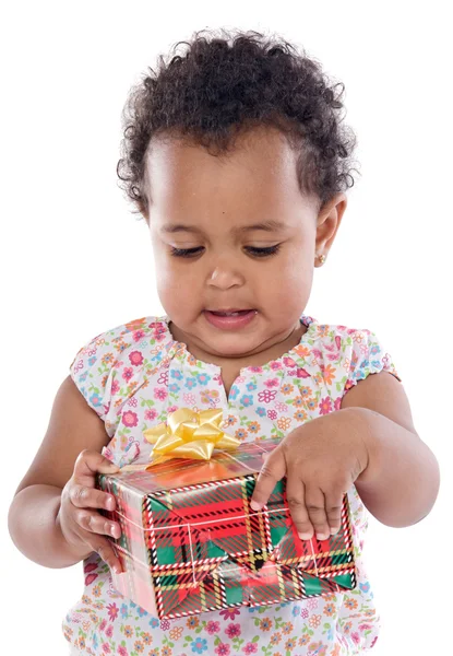 Bébé avec un coffret cadeau — Photo