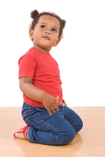 Schattig Afrikaanse baby knielen omlaag — Stockfoto