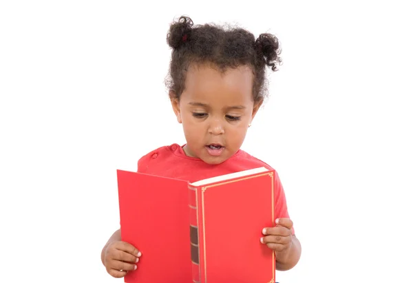 Baby liest sitzend auf einem Stapel Bücher — Stockfoto