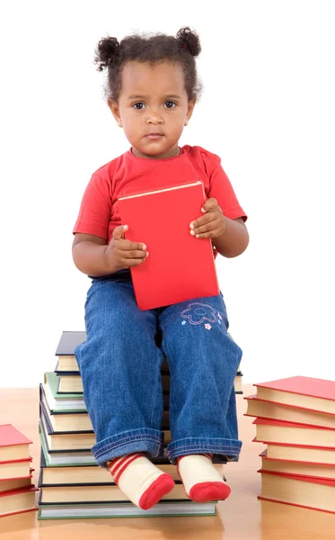 Bebê leitura sentado em uma pilha de livros — Fotografia de Stock
