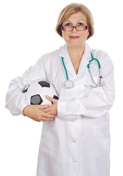 Doutor segurando bola de futebol — Fotografia de Stock