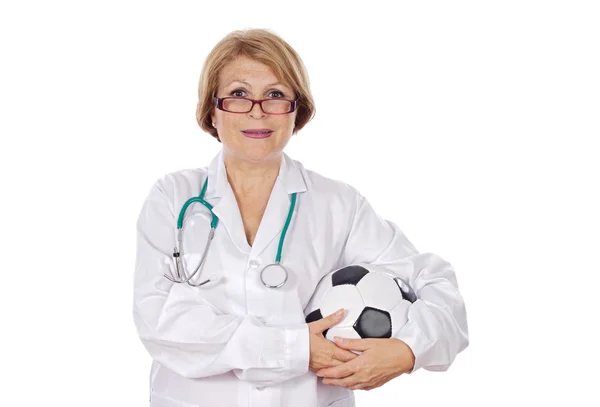 Doktor drží fotbalový míč — Stock fotografie