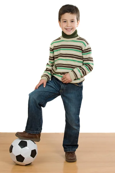Чарівний гравець хлопчик з футбольним м'ячем — стокове фото