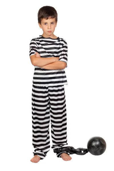 Грустный ребенок с мячом для заключенных — стоковое фото