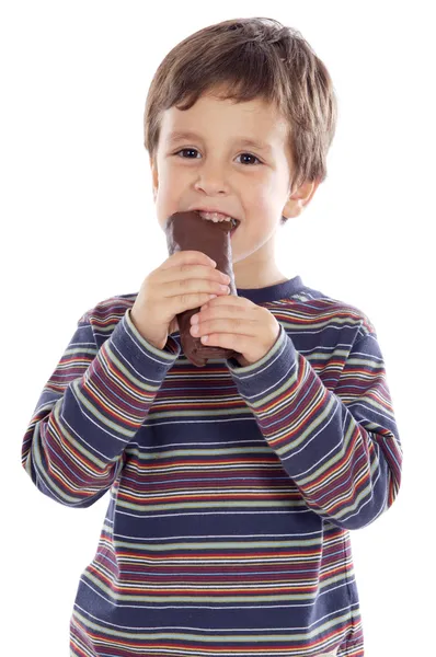 Çikolata yiyen çocuk — Stok fotoğraf