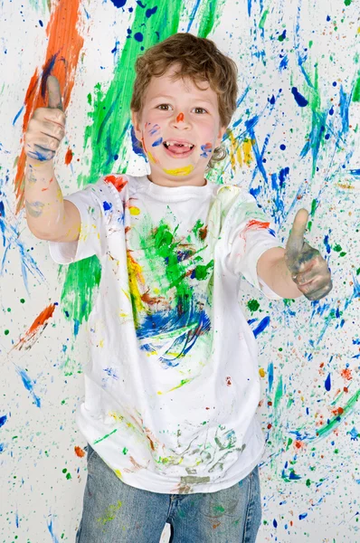 Chlapec hraje s malbou — Stock fotografie