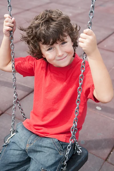 Joyeux enfant sur le swing — Photo
