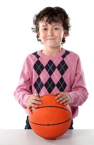 Hezký kluk s košíkovou — Stock fotografie