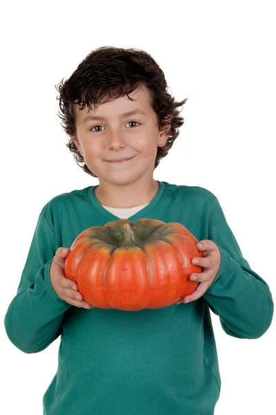 漂亮的小男孩与一个大南瓜 — 图库照片