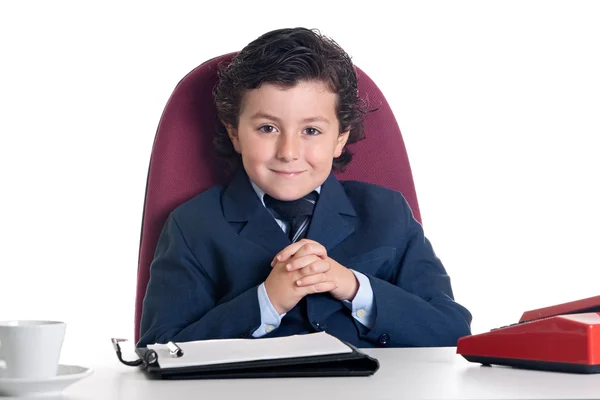 Um pequeno homem de negócios no escritório — Fotografia de Stock