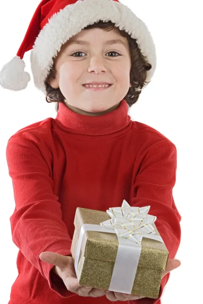 Menino adorável com chapéu vermelho de Natal e um presente — Fotografia de Stock