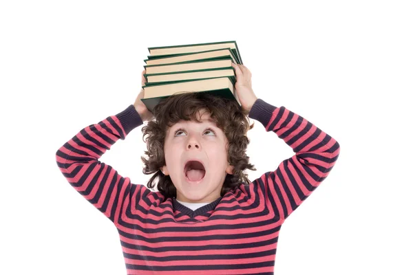 Очаровательный ребенок с большим количеством книг на голове — стоковое фото