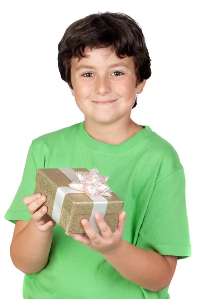 Bedårande pojke med en gåva — Stockfoto