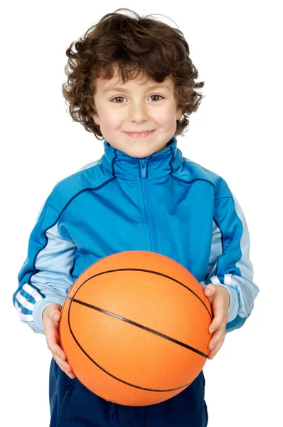 Entzückendes Kind beim Basketballspielen — Stockfoto