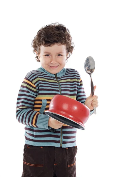 鍋と音を立てていたずら好きの少年 — ストック写真