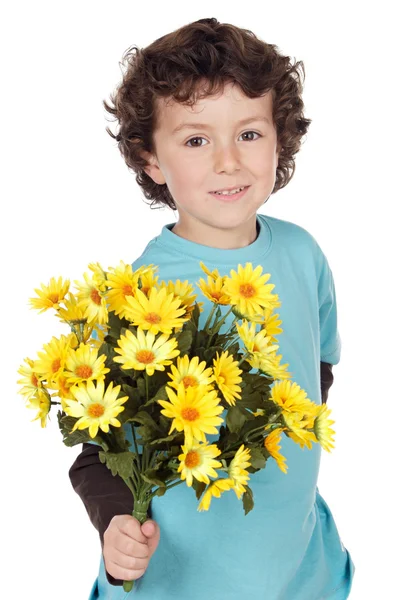 Bedårande pojke med blommor — Stockfoto
