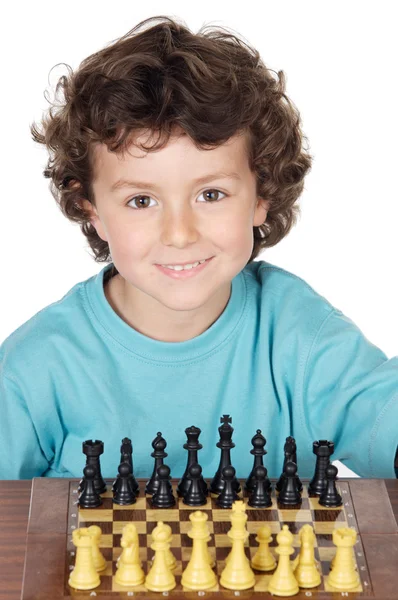 Хлопчик грає в шахи — стокове фото
