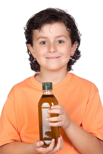 Niño agradable con botella de aceite de oliva — Foto de Stock
