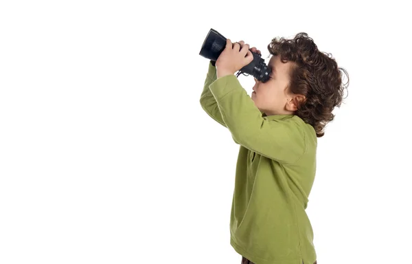 Bedårande spy boy med kikare — Stockfoto