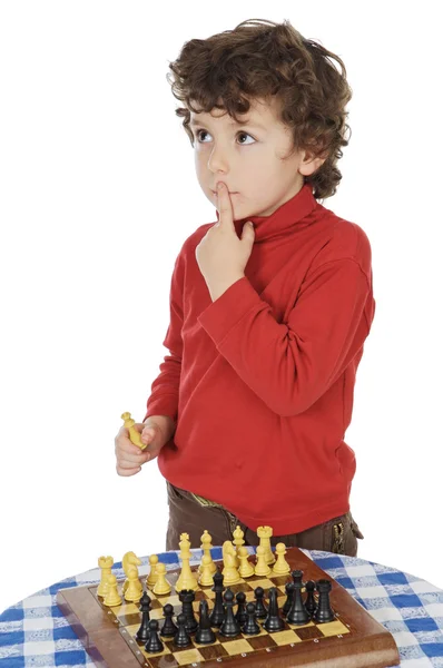 Adorable chico jugando al ajedrez — Foto de Stock