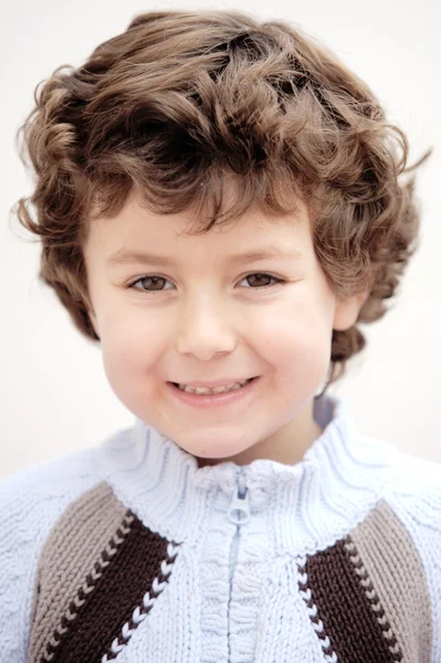 Adorável menino feliz sorrindo — Fotografia de Stock