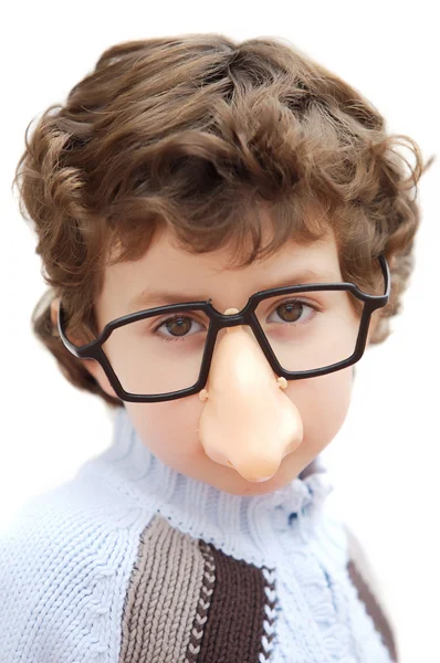 Bedårande pojke med glasögon och näsa av leksak — Stockfoto