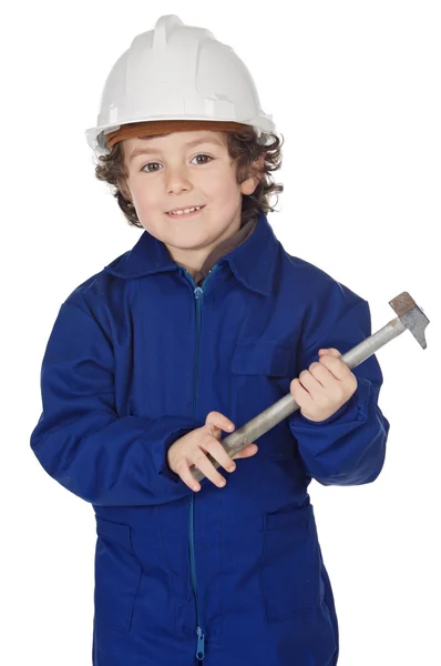 Imádnivaló fiú öltözött munkavállaló, aki egy kalapáccsal és egy sisak — Stock Fotó