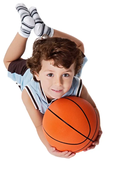 Criança adorável jogando basquete — Fotografia de Stock