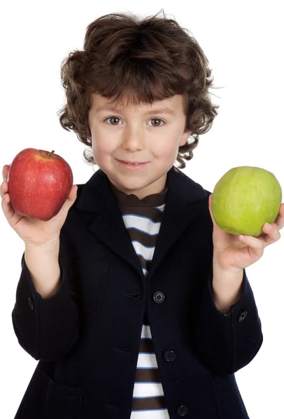 Enfant mangeant deux pommes — Photo