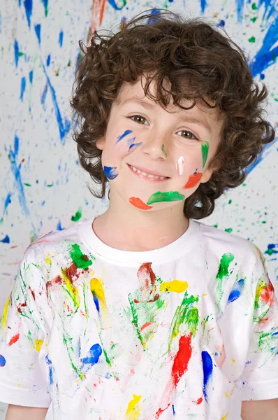 Menino brincando com pintura — Fotografia de Stock