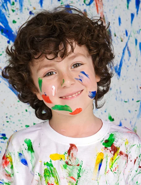 Chłopiec bawi się malarstwo — Zdjęcie stockowe