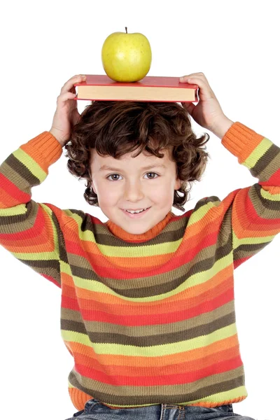 Αξιολάτρευτο παιδί μελετώντας με βιβλία και το μήλο στο κεφάλι — Φωτογραφία Αρχείου